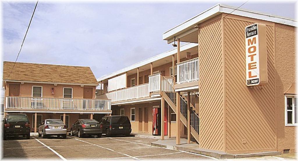 Franklin Terrace Motel Сийсайд Хайтс Екстериор снимка